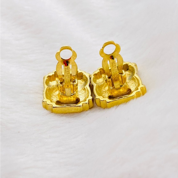 Authentic Givenchy gold tone clip earring - Picture 8 of 9